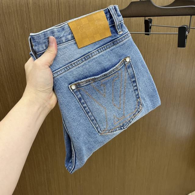 新款 P290 Lv 高端定制品质 25Ss春夏最新款原单牛仔裤 柜台同步发售 原版定制复刻 客供五金辅料 原单品质 进口牛仔面料重工洗水 做工走线精细 上身绝