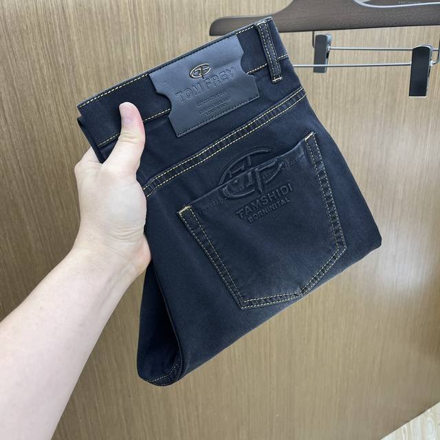 p250 Tf高端定制、2025早春薄款最新款休闲牛仔裤 柜台同步发售 小脚版型，进口固色面料 原版定制复刻 客供五金辅料 原单品质 重工洗水 做工走线精细 上