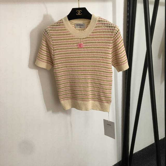 p140款号20251662 Chane*新款 小香植绒Logo亮丝条纹短袖针织衫，杏色，黑色，【均码；胸围72，袖长21，衣长49】