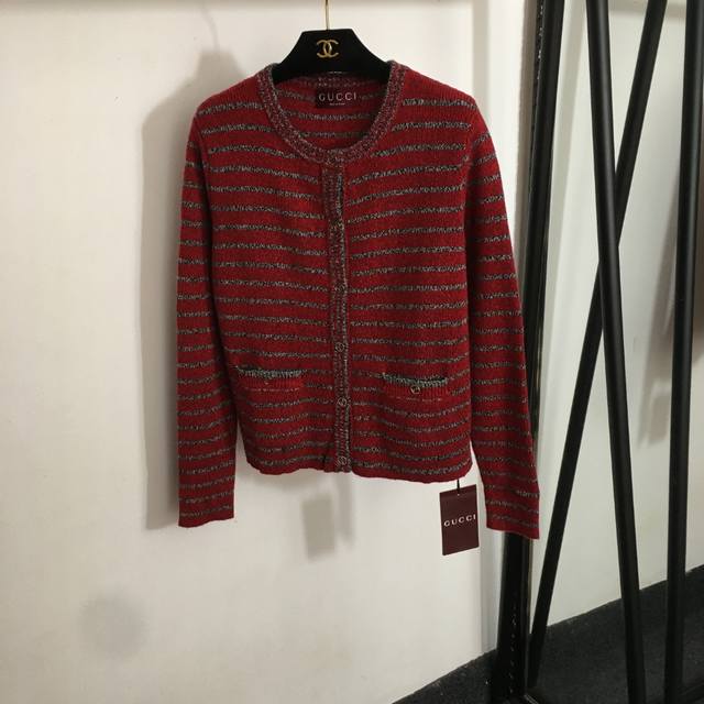 p330款号20251609 Gucc*新款 撞色条纹长袖羊绒羊毛混纺针织开衫，红色，Sml，【M码；肩宽38，胸围90，袖长61，衣长56】