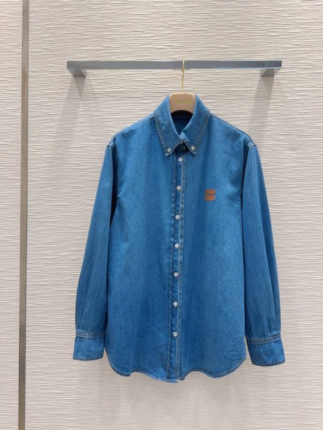p350 Miu Mi* 2025Ss新款 高版出品~超时髦新款丹宁牛仔 酵洗个性色调上身又酷又飒爽 采用定制高品质斜纹棉质水洗牛仔面料，纹理细腻，棉感自然，既