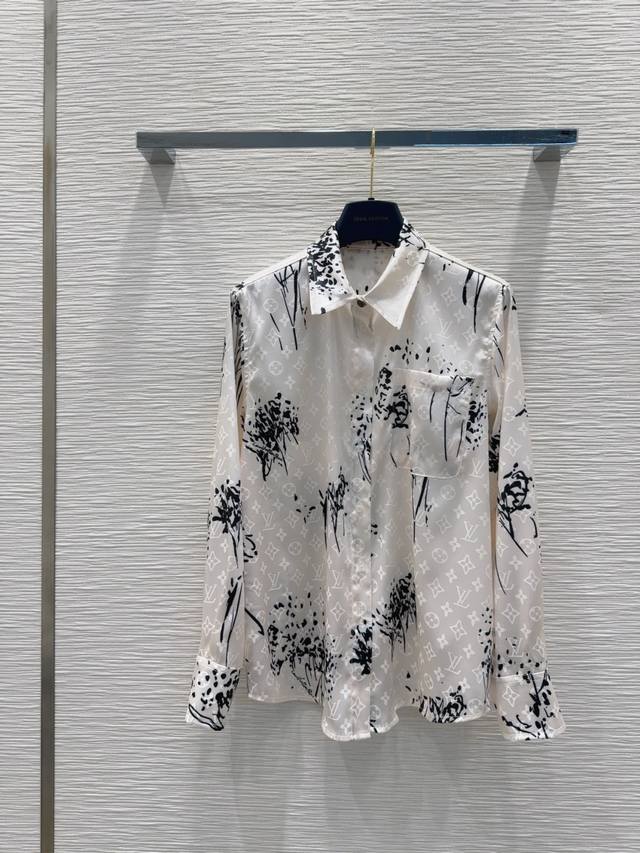 p300P300 Louis Vuitto* 2025Ss新款 面料丝滑光洁！经典又有型 各种都能完美驾驭～高级成衣做法，细节美到爆！精美又日常，轻松驾驭！质感