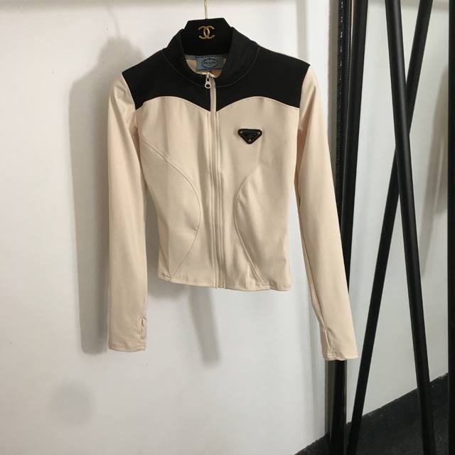 p140款号20251589 Prad*新款 三角标装饰 拼色立领套指长袖修身瑜伽运动拉链外套，米白色，Sml，【M码；胸围78，袖长58，衣长47】
