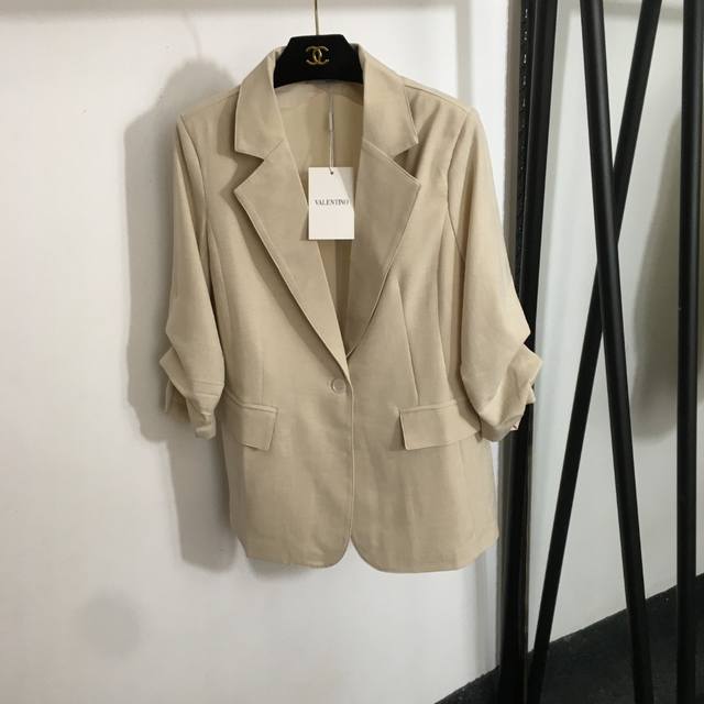 p330款号20251554 Valentin*新款 带垫肩褶皱半袖西装外套，杏色，灰蓝色，S-Xxl，【M码；肩宽38，胸围94，袖长43，衣长67】