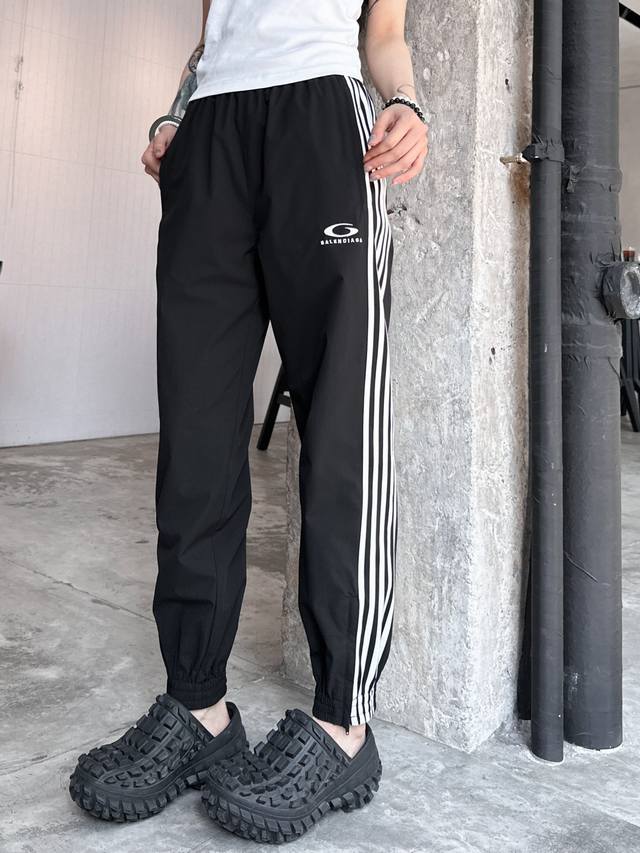 400巴黎 ｜ 新款休闲运动裤，侧面车5杠工艺复杂，运动休闲时尚款，尺码Sml