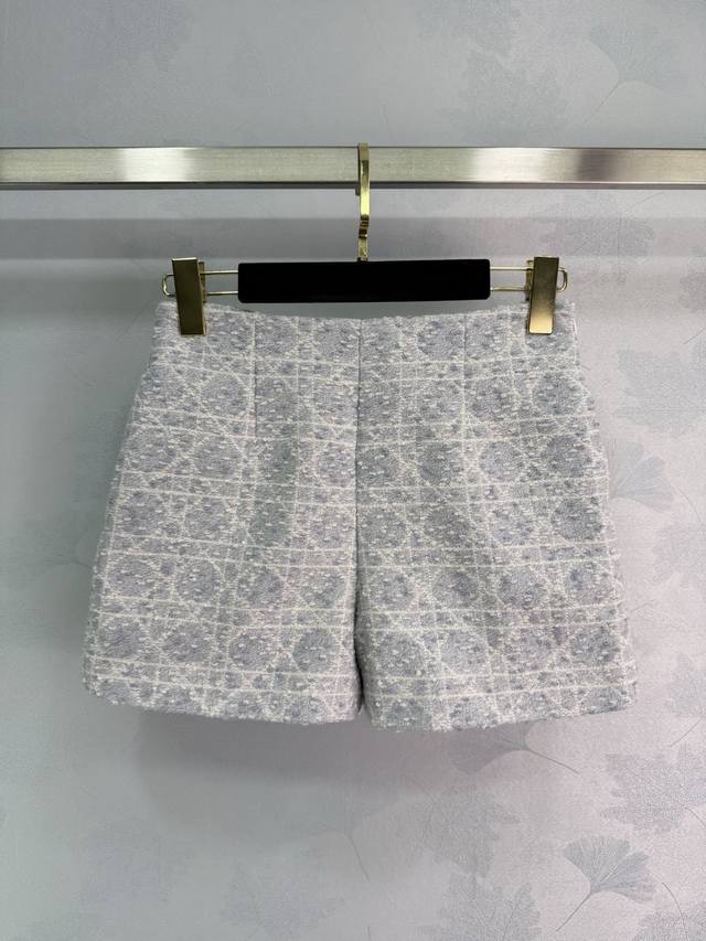 dio*25Ss———早春新品Miss D限定戴妃藤格纹西装外套+短裤 分开 开发定制立体编织粗花呢面料立体挺阔 减龄气质经典A字版型上身显瘦又高挑 法式优雅气
