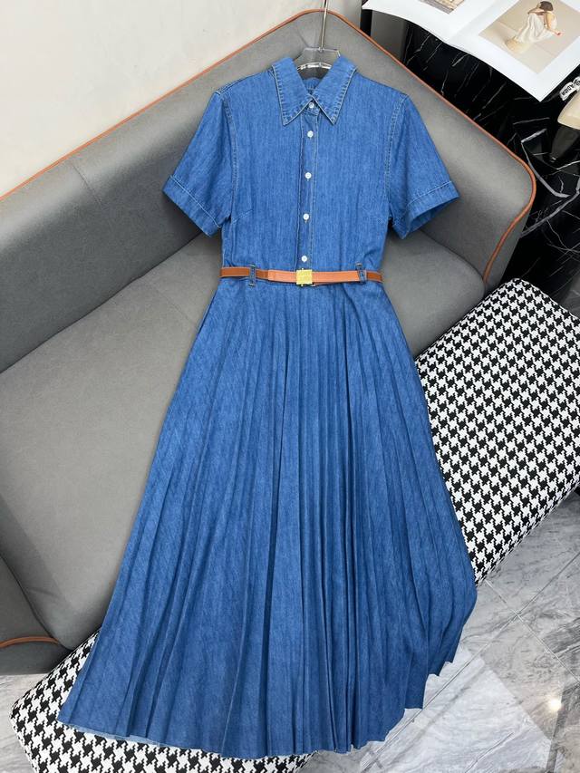 miumi*/25Ss新款牛仔翻领连衣裙/压褶裙摆/搭配腰带/时尚大方/单色三码Smla807P410