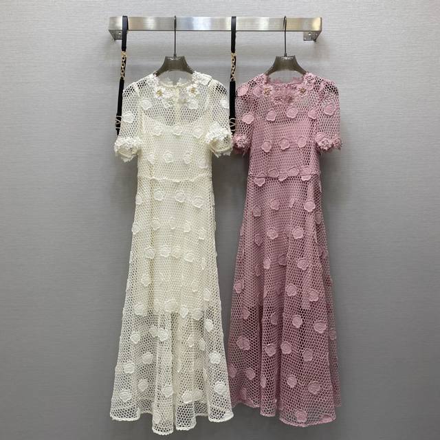 va*25Ss 重工钩花本布花瓣点缀设计收腰连衣裙，（配送腰带）高级面料，颜色:图片2色，面料：精品钩花面料 Smlxl P480