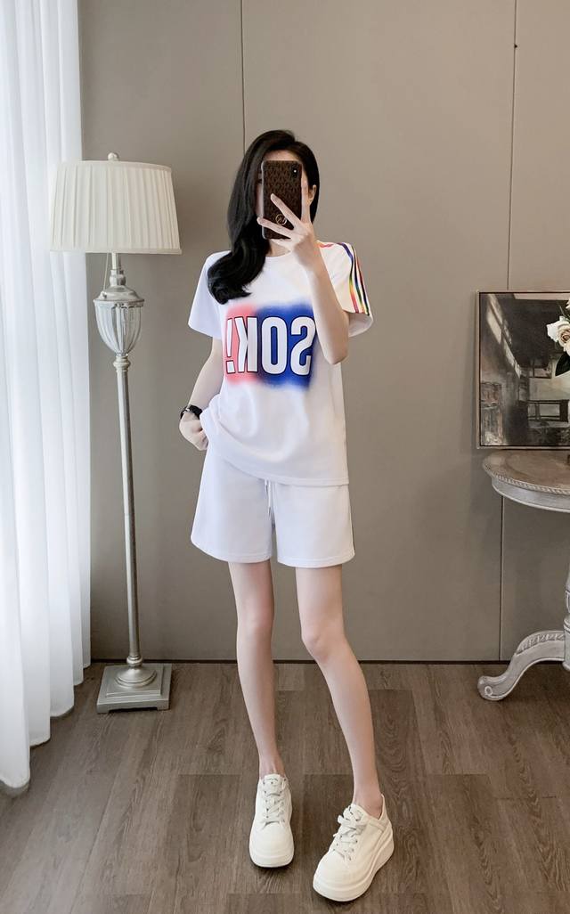 p 190 夏季短袖T恤短裤套装！面料：棉.氨纶.聚酯纤维 96.64.60.49（小码数据，依次是胸围，衣长，腰围，裤长） 码数：S~Xxl 每大一个码数，胸
