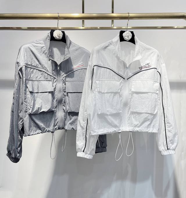 p350 上新——独家高定防晒外套首发 25Ss Balenciag*独家爆款高品质薄款防晒衣，科技防晒与时尚升级兼备 与你一同打破空间壁垒 在都市快节奏与慢享