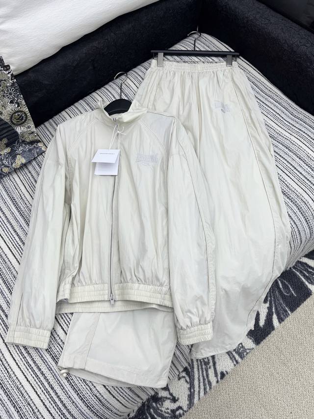 p270 P330 · 5/爆款现货 原单品质 Alex*｜2025新品系列款 定制Yb材质 舒适好穿 挺括有型 双拉链外套休闲长裤 胸前精致刺绣设计 形成颜色