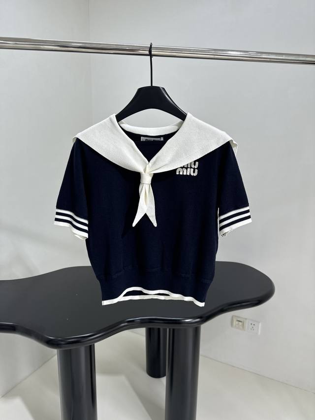 p330 ～新品海军领羊毛拼接Polo衫 柔软羊毛面料 撞色拼接图案 品牌标识刺绣徽标 撞色条纹饰边 polo海军领口 修身弹力版型 推荐入手 ：白拼蓝 ： L
