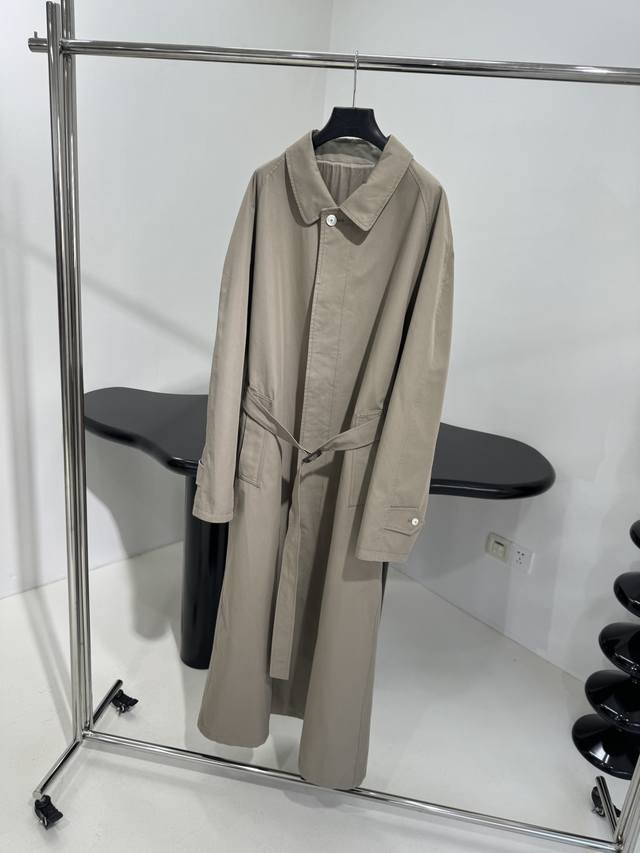 p620 *25早春新品Off Shoulder大衣 off Shoulder米色棉斜纹短大衣棉质面料 大号版型剪裁 可打造多种造型 可调节领袢 正面单排5粒扣