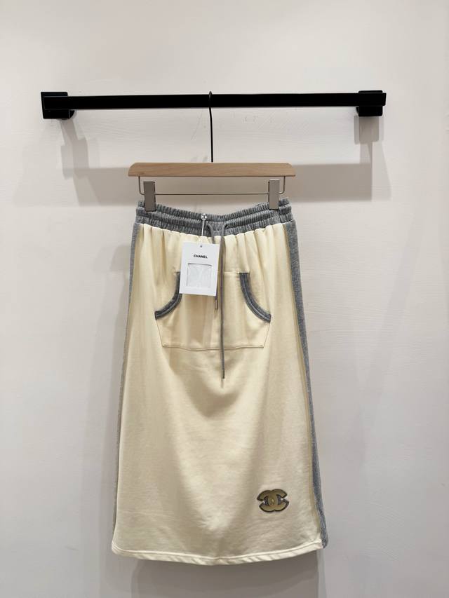 p210 上新25Ss早春Cc Vintage新款半裙 定制毛圈面料，柔软透气性好 插式口袋，休闲又不失时尚 两色 Sml