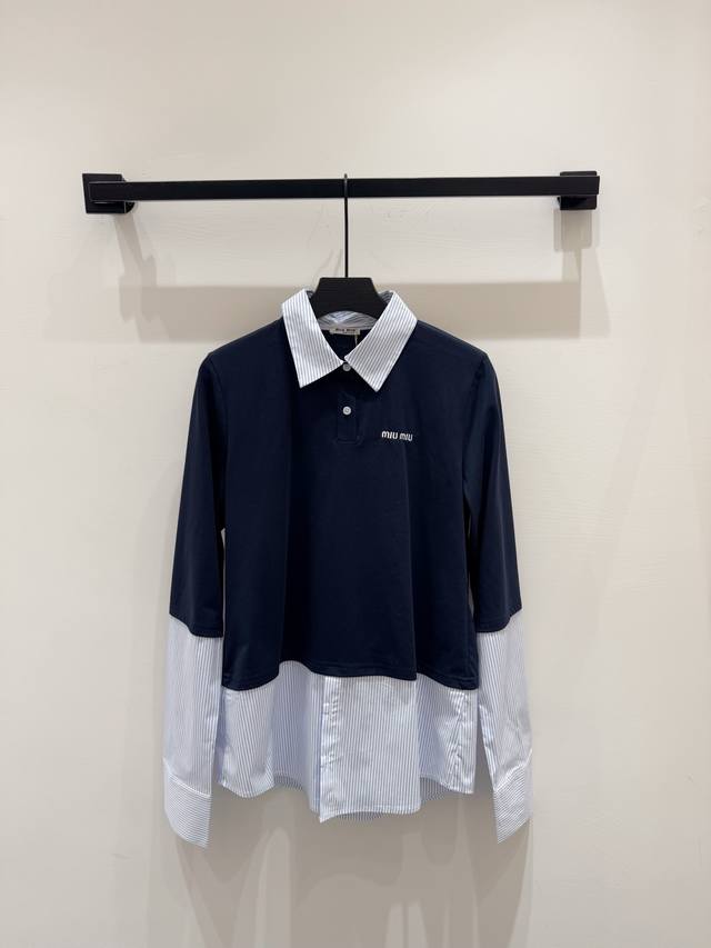 p230 上新25Ss Miu家拼衬衣假两件上衣 miu系女孩的知识分子搭配 叠穿假两件设计 文艺范穿出的时尚 标志性刺绣Logo 增加精致感 纯棉面料 单穿打