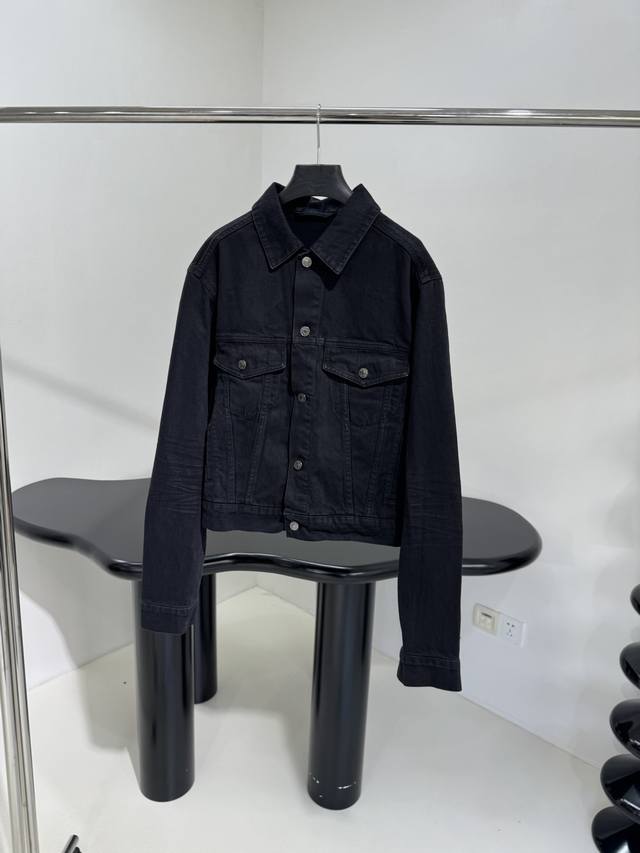 *25早春新品Mirror Regular Tracksuit夜光字母牛仔衣 修身款型，重度洗水，破坏设计 整件做旧洗水压皱工艺 背面饰以B标识字母夜光印花 独