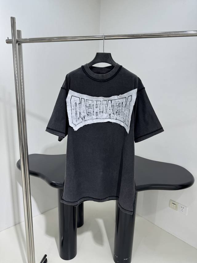 *新品Boxing大版型短袖T桖 复古平纹针织面料，大版剪裁 两面穿正面背面饰以Boxing艺术作品刺绣 复古磨边效果 做旧和水洗褪色效果 中性款 男女同款 （
