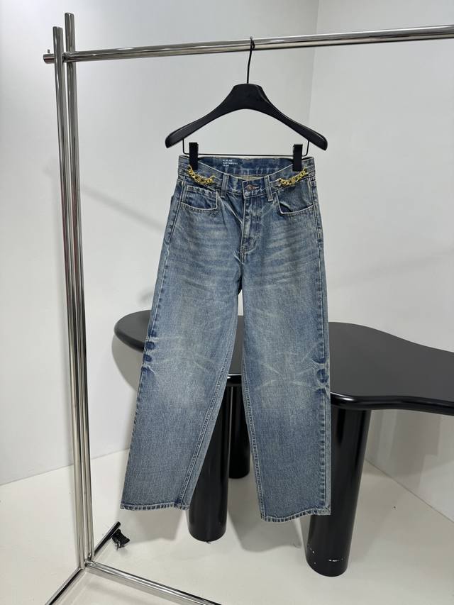 *25早春新品丹宁牛仔裤 对版洗水工艺 开模五金链条纽扣 上身非常好看的单品 推荐入手 ：牛仔蓝 ： Sml P360