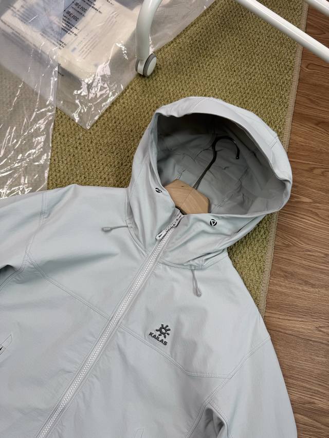 细节图# Kailas 凯乐石 M8 Ic-Max系列Gtx软壳专柜同款攀冰攀登刺绣软壳冲锋衣 属于正常现象凯乐石M8系列软壳是一款专为户外运动设计的服装，具有