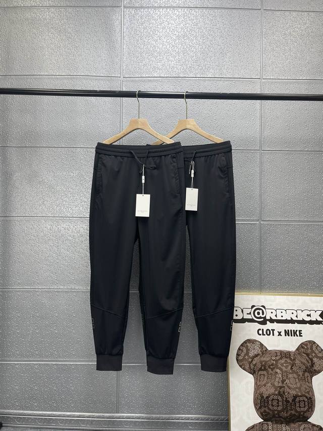 Glvenchy 纪梵希立体Logo夏季新款速干卫裤情侣 舒适运动裤 束脚简约裤子 独家爆款 专注细节 现货发售 定制高弹力速干面料 侧边品牌立体Logo印花