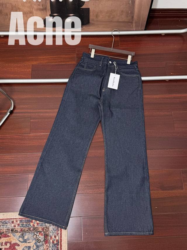 Acne Studios M复古宽松直筒裤牛仔裤 -关于尺码- 直筒版型，按照腰围购买即可 -关于成衣- M的宽松直筒版型和中腰设计适合几乎一切身材穿着，略微B