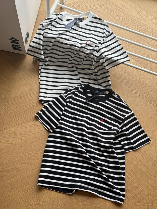 供 Ralph Lauren 拉夫劳伦 24Ss 条纹 针织棉质 短袖Tee 黑色 白色 S-Xl 宽松版型,胸口纯色小马刺绣，配色靓做工复杂，上身无敌好看！1