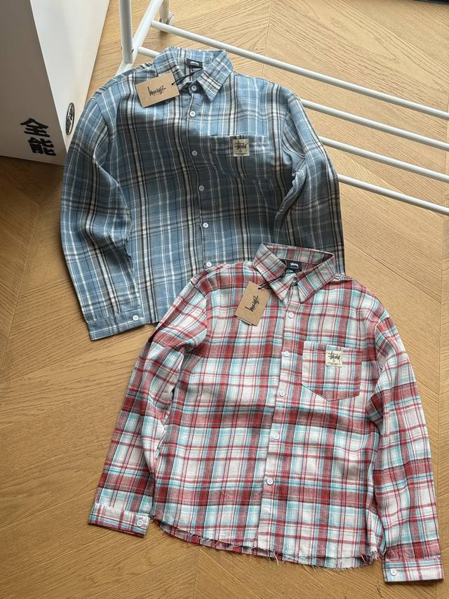 供 Stussy斯图西春夏轻薄款 经典格子衬衫男女同款 红色 蓝色 S~Xl 胸口口袋设计，口袋上绣品牌小标提色，轻薄面料 透气性 舒适性 功能性全部都做到了极