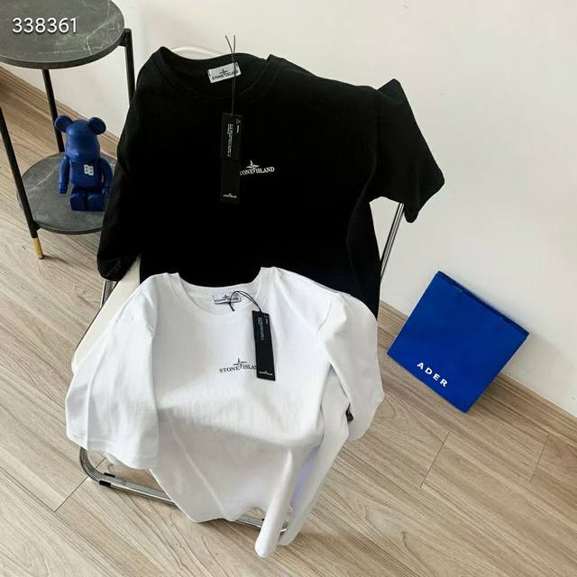 上新 石头岛 Stone Island新后背圆盘Logo情侣款短袖T恤，这件简直万能百搭之王 黑色百穿不腻 背面比正面还要Cool的，你值得拥有绝佳夏季穿搭必备