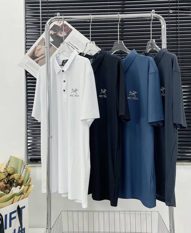 上新 跑量款 Arcteryx 始祖鸟翻领胸标Logo短袖T恤，男款夏季Polo衫短袖，四色可选，商务休闲简约风，上身帅气百搭 高端定制进口冰丝速干面料 ，穿着