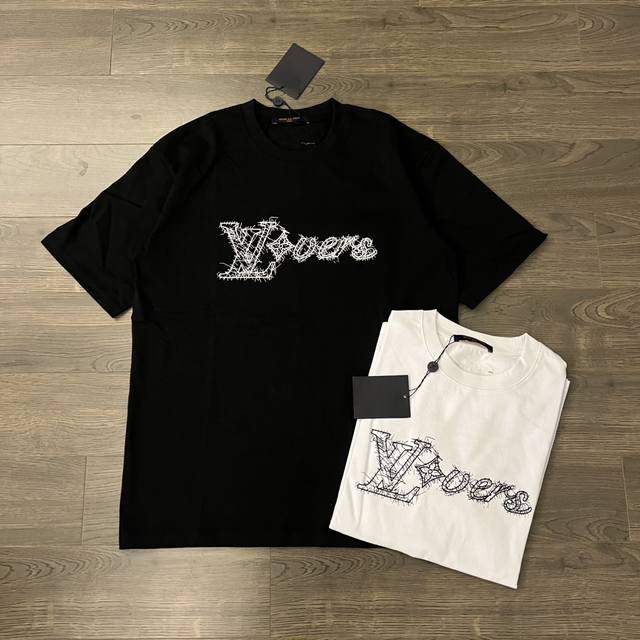 Louis Vuitton Lv 路易威登 25Ss 线头 Logo 字母印花情侣圆领短袖 T恤-顶级版本 Color：白色 黑色 Size：Xs S M L