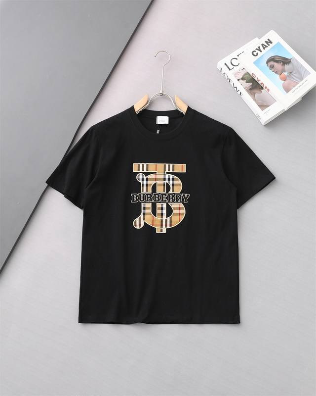 高品质 Burberry 巴宝莉Tb贴布字母刺绣新款T桖！ 25Ss春夏新品，B家标识醒目贴布，百灵达万针刺， 采用32支260克双纱纯棉原版面料，磨毛处理更丝