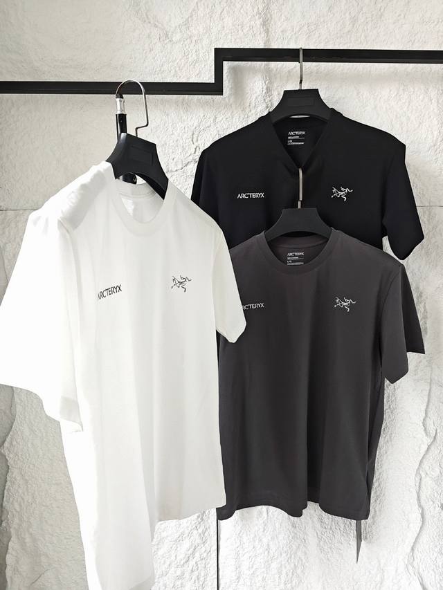Arc Captive Split Ss T-Shirt Captive系列 双标Logo印花简约圆领短袖T恤 三色解码全天候战术基衣 科技面料 带速干效果 上