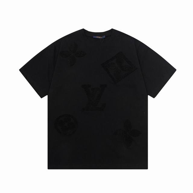 白底图# Louis Vuitton 路易威登 重工太阳花经典元素毛巾绣针织短袖T恤 区别于市面通货垃圾版本！面料采用320克重纯棉，定制32支2*2螺纹，成衣