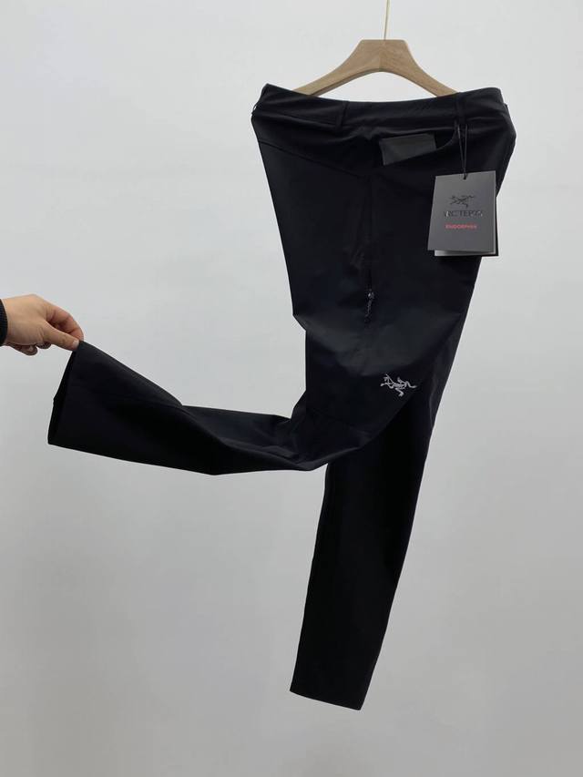 Arc‘Teryx 始祖鸟 Cronin Cotton Pant 春夏顶级科技速干刺绣Logo长裤 整条裤子由多达二十多块立体裁片拼接制作而成 高工艺 高耗材