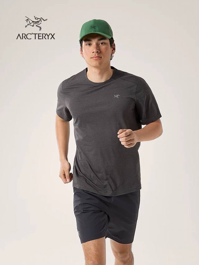 Arcteryx始祖鸟 Cormac 系列 纯色Logo休闲圆领速干短袖T恤 男款 颜色：黑色 灰色 白色 藏青 尺码：S-2Xl 面料：速干冰丝 工艺 米考工