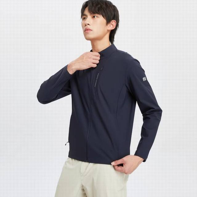 Kolon Sport可隆男子户外休闲Tricot针织凉感防晒衣运动夹克外套皮肤衣！ 使用高弹力经编面料的针织立领夹克，吸湿透气，轻薄防晒！ 面料具备凉感以及防