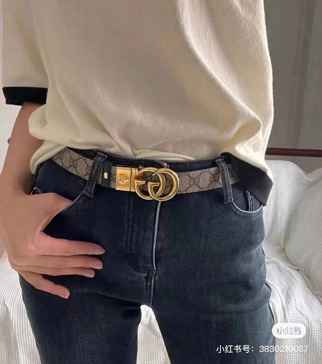 古驰Gucci 双扣头皮腰带无以伦比的配饰正能量冲击所有男神圣装 爱美之心对菲期待 幻想每个新款都来自天使壁画般的天马行空巨作 送礼奈送正品款 狠货级品来袭 尺