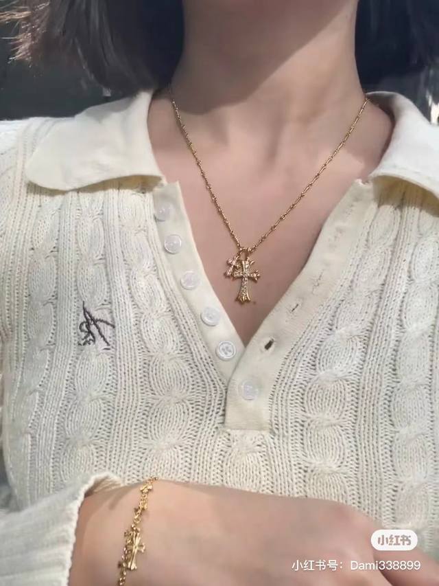 专柜品质 Chrome Hearts 双十字架项链套链 女生男生上身超美潮酷的一款项链 顶级精工无敌版本，不要拿低版本来比，没的比，配送如图全套Zp包装 ，电镀