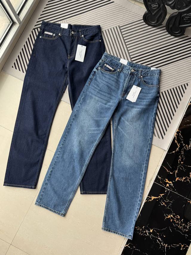 复刻90系列 Ck Jeans25早春新款男士经典直筒牛仔裤J326425 给你们一款高端福利，一如既往的要求品质和版型 让我们暴躁起来 它家的东西，绝对是值得