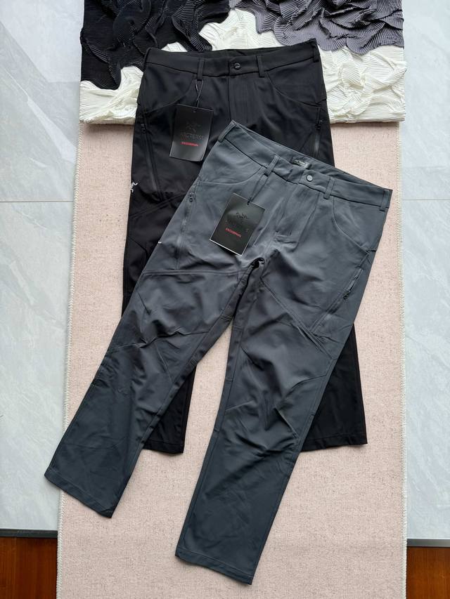 Arc'teryx始祖鸟 Konseal Pant 透气 男子刺绣休闲长裤 裤子采用耐穿、防泼水的面料制成，内侧柔软提高了贴身舒适性。 简洁的弹性腰带和多个口袋