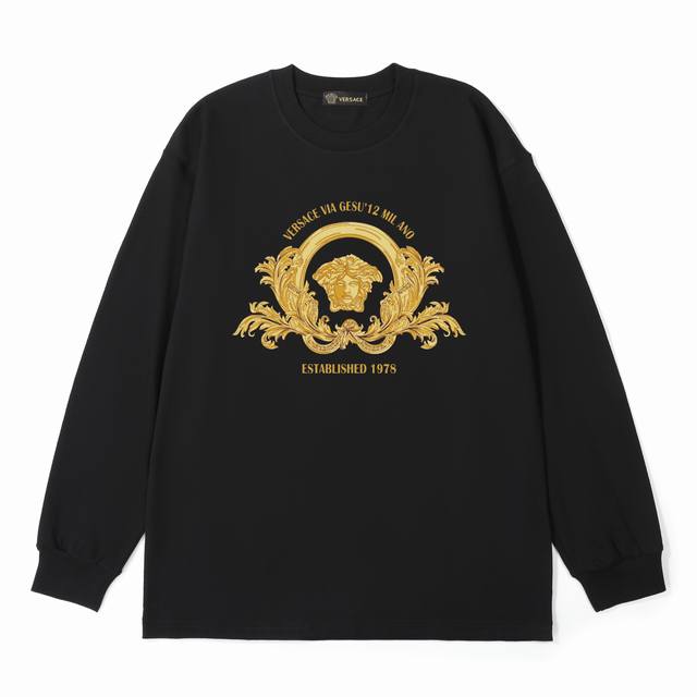 Versace范思哲美杜莎金色印花棉质长袖T恤 定制主标 辅料 水洗齐全 甄选280克32支紧密纺双纱纯棉面料 质感厚实但是透气性良好 有一定厚度 整件衣服垂坠