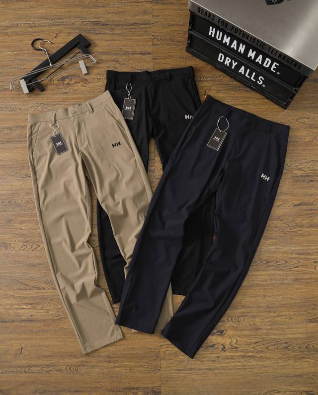 Helly Hansen Hh 25春情侣新款都市户防晒弹力拼接梭织长裤 Aptin户外跑步功能短裤，轻薄耐磨，保持运动舒适性，最受欢迎的一款单品，采用德国进口