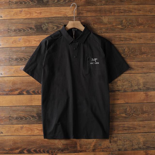 Arc'teryx25春夏始祖鸟海外版柜子新款经典氨棉短袖Polo衫. 面料采用210克冰离子氨纶纯棉面料，面料吸湿排汗效果俱佳，凉爽舒适！年年出新版，今年柜子