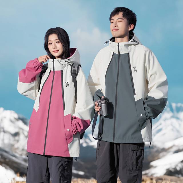 Arc'teryx 始祖鸟连帽冲锋衣外套 始祖鸟25年春秋季新款，专柜同步新品！ 高品质的货！ 喜欢的千万别错过。 柜子同步款！ 贸易公司出口订单货，始祖鸟冲锋