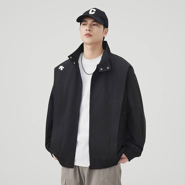Descente 迪桑特 25Ss春季机能风休闲棒球服飞行夹克冲锋衣外套 这是一款经典棒球服元素， 走着简约大气时尚风格， 适合所有年龄段， 上身有型显瘦， 面