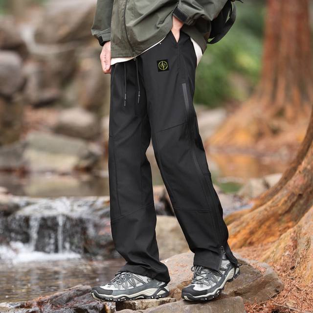 Stone Island 石头岛海外专柜拉链机能休闲裤，防水冲锋裤 高品质，个性拉链设计，小红书主播推荐，上身质感满满，版型立体，完美修饰腿型，可随意日常搭配，