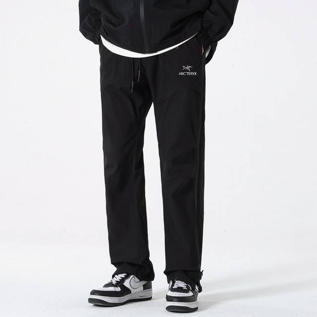 Arc'teryx 始祖鸟美式防水冲锋裤，新款机能休闲裤，男女同款 高品质，小红书主播推荐，上身质感满满，版型立体，完美修饰腿型，可随意日常搭配，不费劲就能穿出
