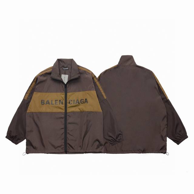不下架放心推 顶级复刻版本 Balenciaga 巴黎世家Blcg经典走秀款咖啡拼接标语拉链冲锋衣外套 款号：631B888 面料: 定制防风牛津面料 防泼水处