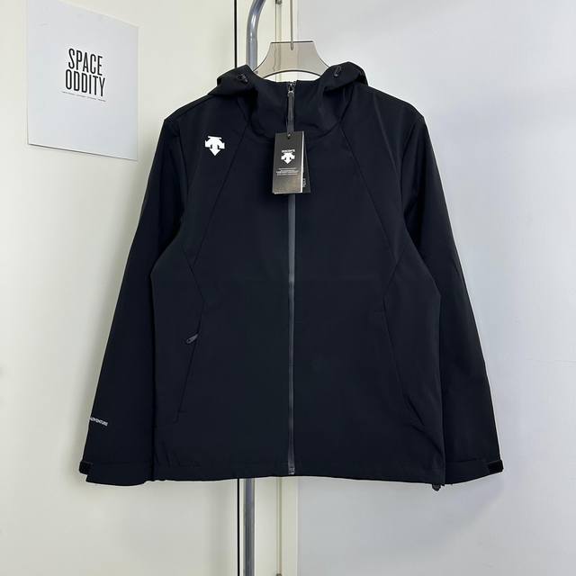 Descente 迪桑特春秋季户外连帽硬壳三防冲锋衣外套男女情侣款！ -户外三防面料防水防风防刮透气冲锋衣，无论是骑行、慢跑、登山、钓鱼、都市还是露营适用于多种
