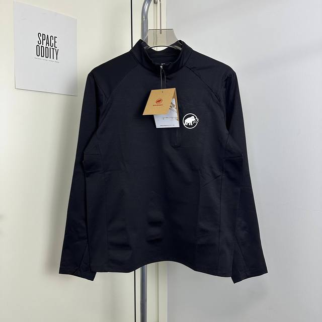 Mammut 猛犸象 秋季新款户外运动休闲立领半拉链长袖T恤！ 半拉链设计秋冬季节户外跑步健身不二之选！可打底可单穿！男女同款！ 纯棉面料手感柔软舒适，高级感满